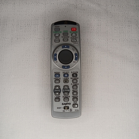 Sanyo Remote w/laser pointer - Picture 1 of 10